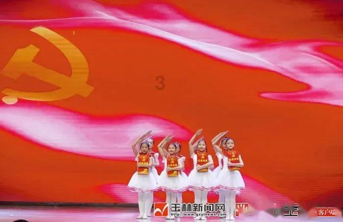 困在俱乐部的少女